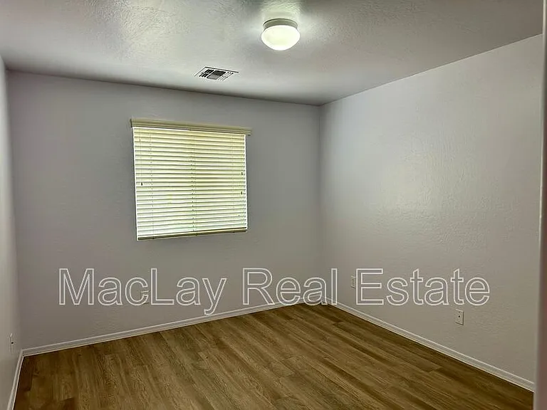 5216 W Albeniz Pl — Photo 5
