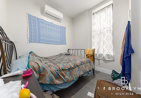 5th image of 989 Bedford Ave #1F