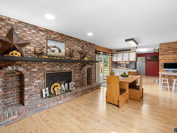 4th image of 8417 W 46th St