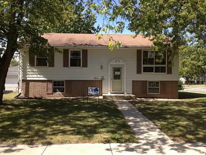 136 N Chestnut Ln photo 1