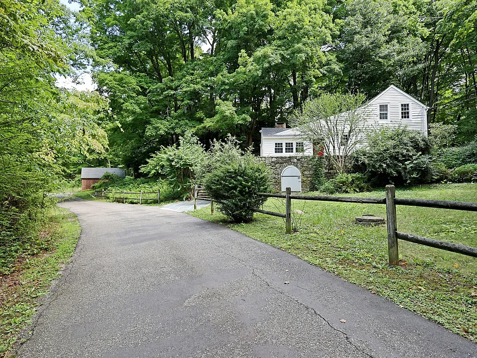 37 Peaceable St