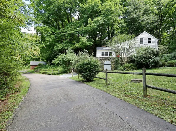 37 Peaceable St, Redding, CT 06896