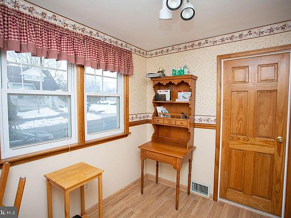 4th image of 406 Walnut Ave