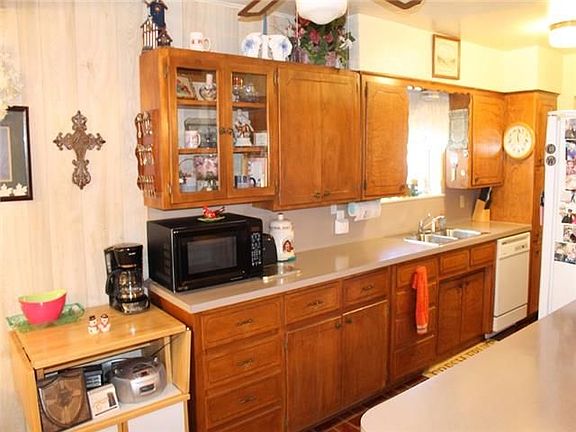 3rd image of 1204 Darlene Ln