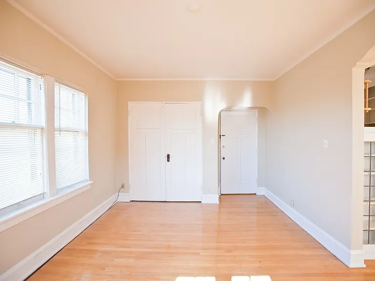 1720 E Newton Apartments — Photo 14