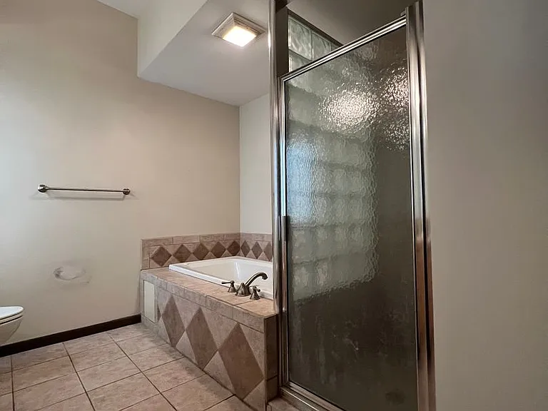 313 Park Central E #302 — Photo 13