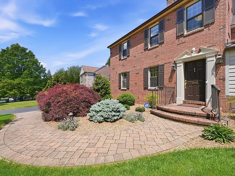 805 Princeton Rd — Photo 3