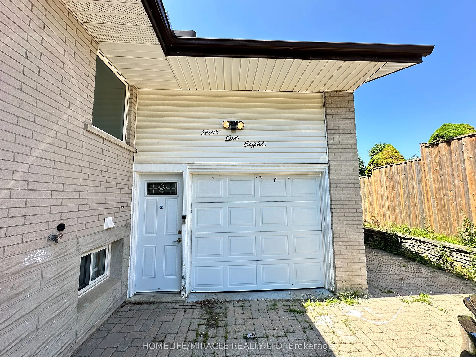 4 bed, $1,900 — Photo 2