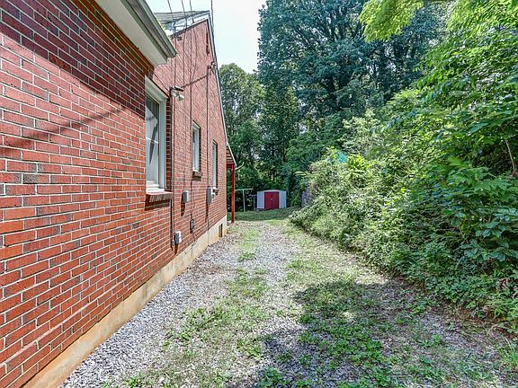 4th image of 802 Westview Dr