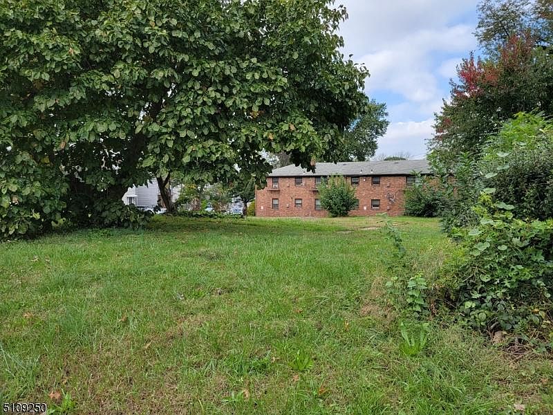 2nd image of 157 Westfield Ave #165