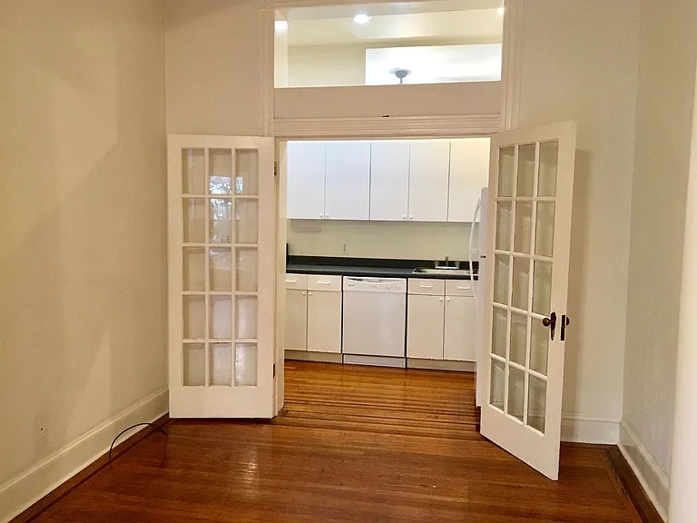 For Rent: Charming Living on St. Paul Street MD 21218 Your Urban Retreat Awaits! — Photo 9