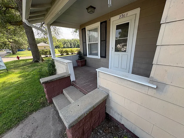2209 Hawthorne Ave — Photo 37