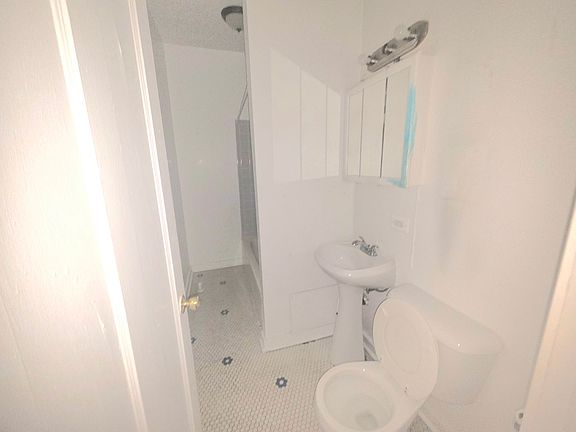 5th image of 5050-58 N Kenmore Ave APT 1