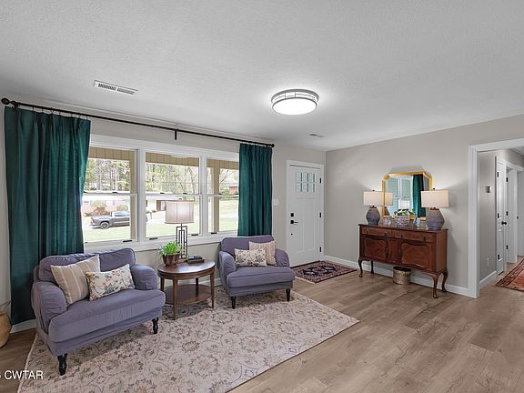 3rd image of 114 Woodland Dr