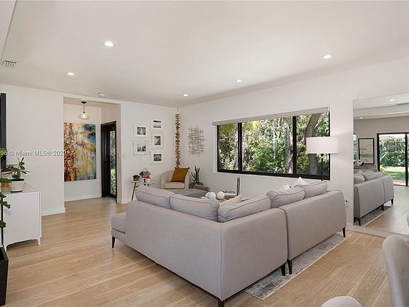 3rd image of 3780 Crawford Ave