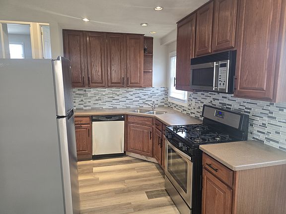 5th image of 3115 Lois Pl