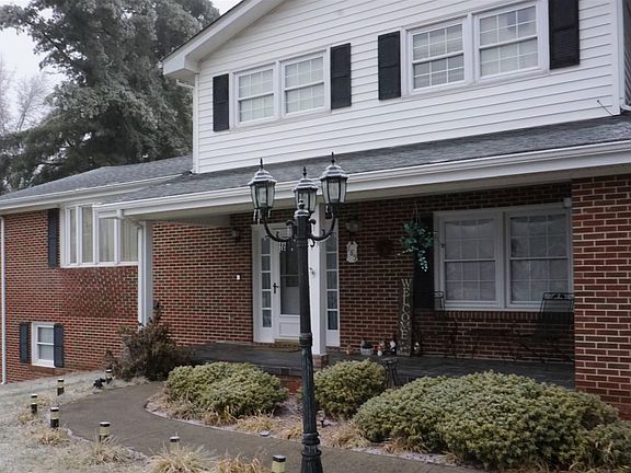 3rd image of 185 Briarwood Dr
