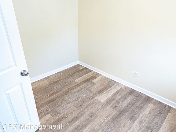 3rd image of 1736 N Sawyer Ave #2