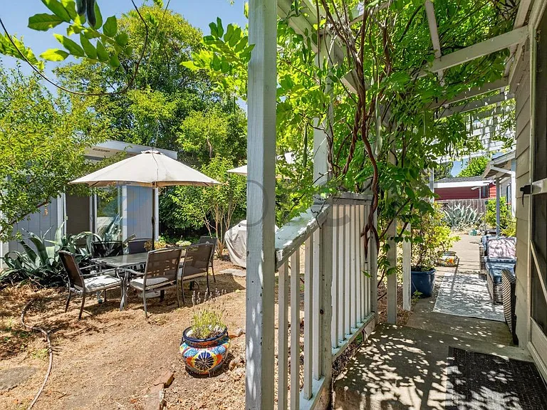 2039 Montecito Ave — Photo 42
