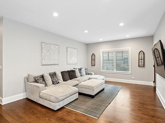 4th image of 527 1st St