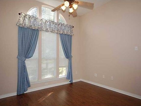 4th image of 122 Lazy Creek Dr