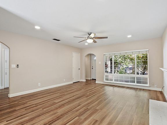 2nd image of 910 Pennsylvania Pl