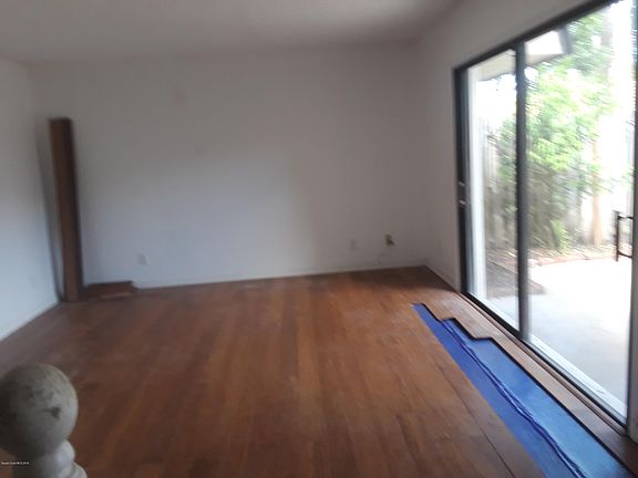 3rd image of 1018 Vista Oaks Cir NE