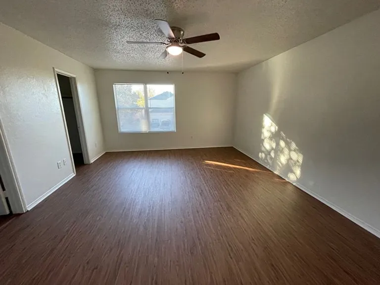 5008 Waterford Dr — Photo 25