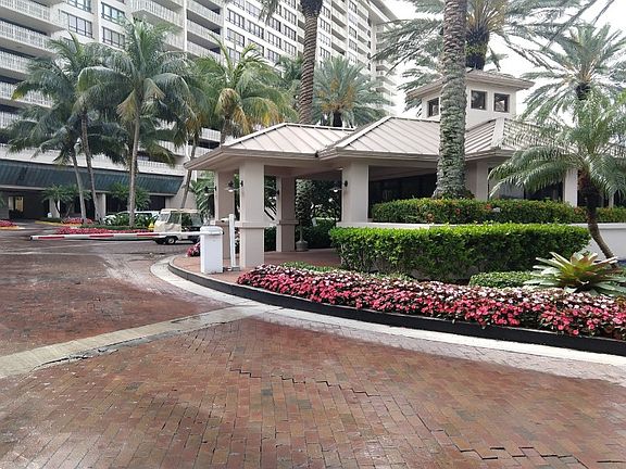 3rd image of 1 Grove Isle Dr