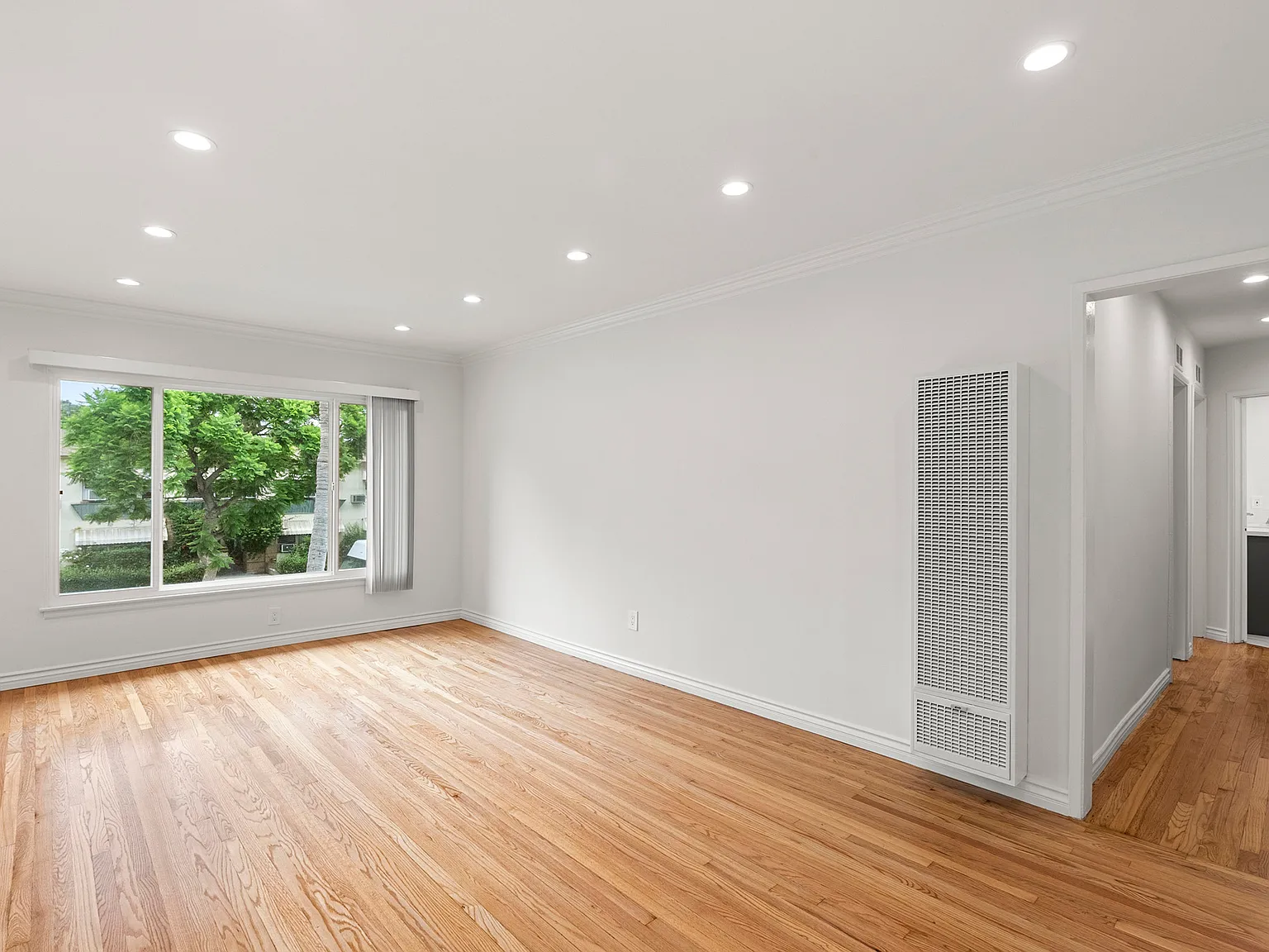 2 bed, 1100 sqft, $3,199 — Photo 4