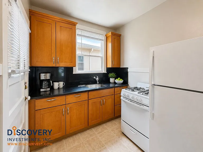 Mandana Blvd. 532-540 — Photo 12