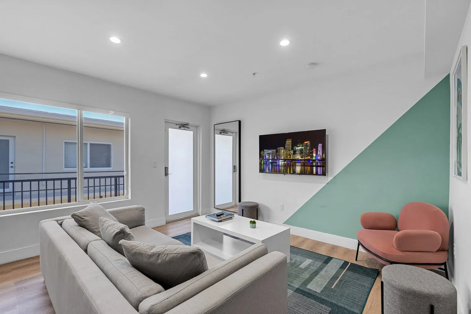 2 bed, 1.0 bath, 796 sqft, $5,104 — Photo 1