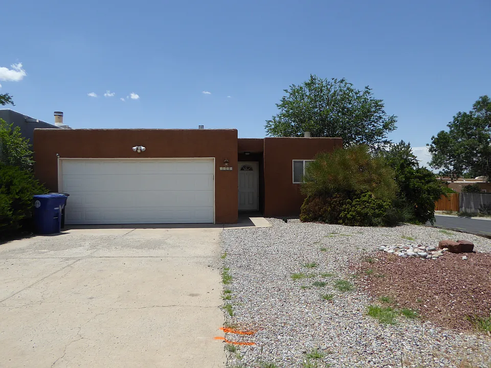 5449 Overlook Dr NE