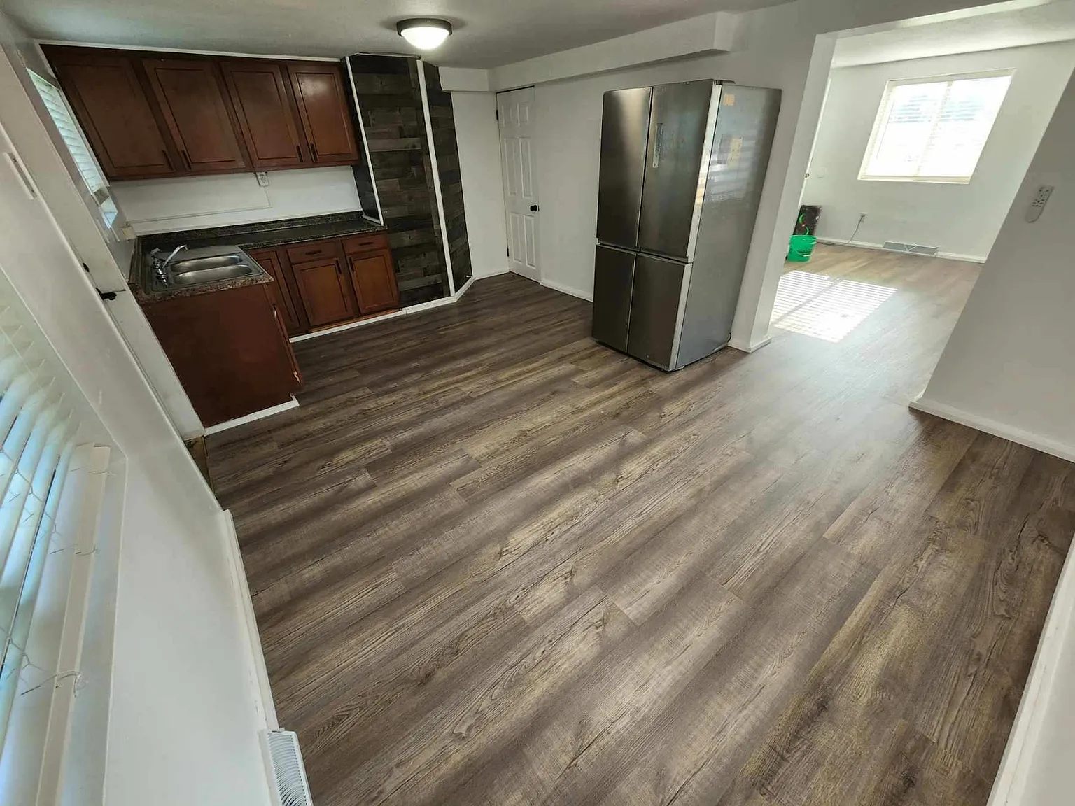 1418 Spring Ln — Photo 2
