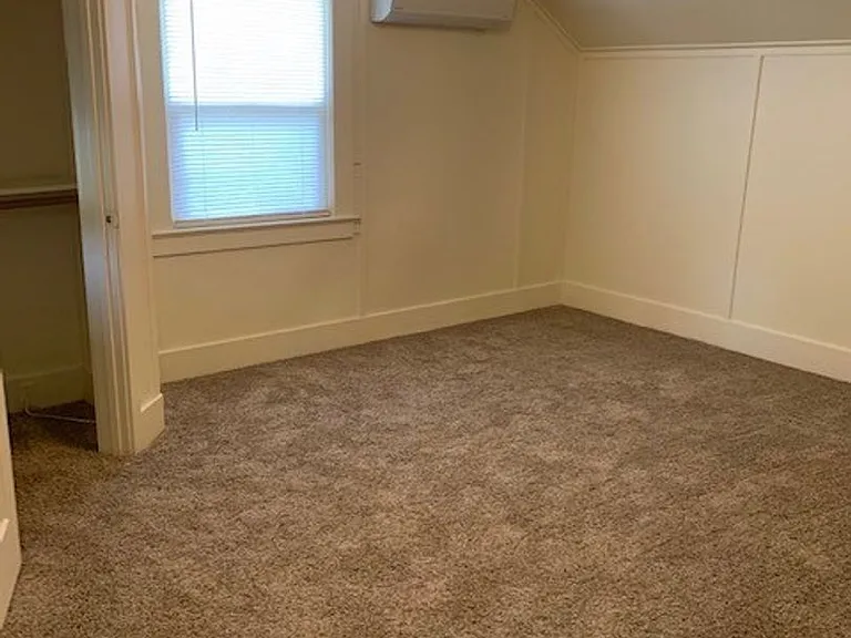 322 SW K St — Photo 7