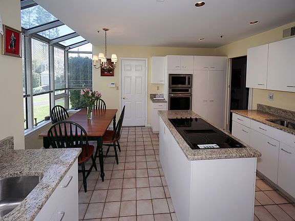 4th image of 51 Jared Dr