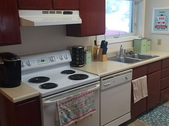 2nd image of 168 Palace Cir APT 5