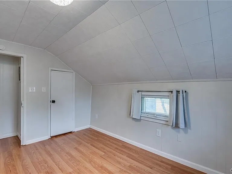 822 Lawrence St — Photo 33
