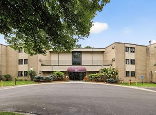 5607 Green Circle Dr APT 101, Minnetonka, MN 55343