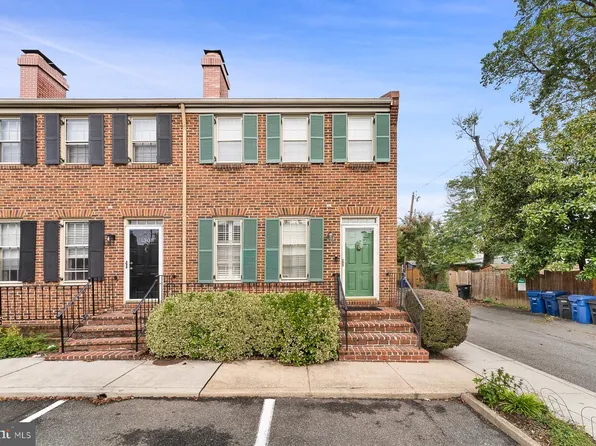 1310 Seaport Ln, Alexandria, VA 22314