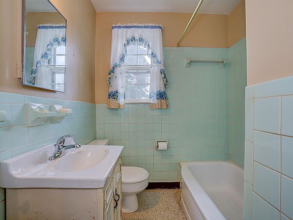 3rd image of 3137 Fleming Ave NW