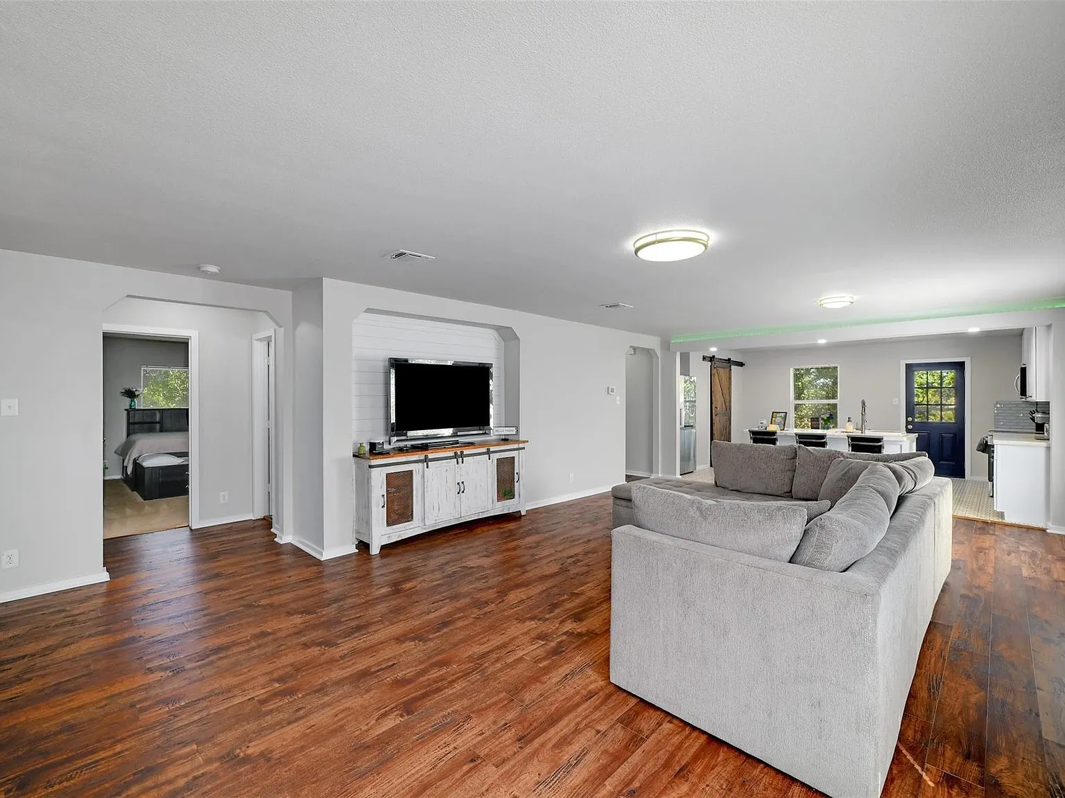 3 bed, 2.0 bath, 1608 sqft, $2,000 — Photo 3