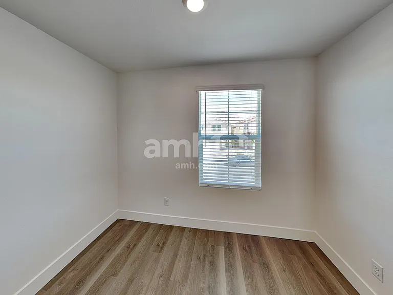 5863 Vaes Dothrak St — Photo 14