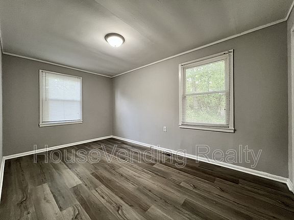 3rd image of 310 Norris Ave