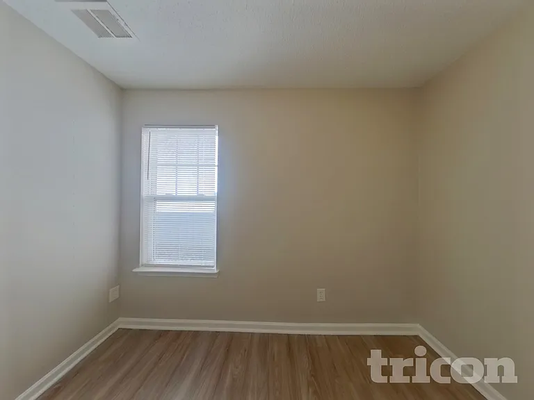 340 Peachtree Rd — Photo 11