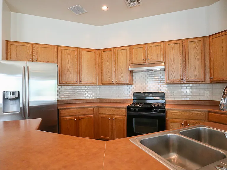 1022 W Blue Crest Dr — Photo 4