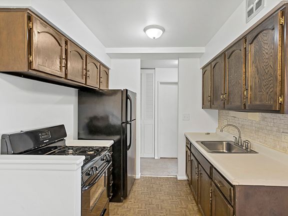 3rd image of 1880 Bonnie Ln APT 104