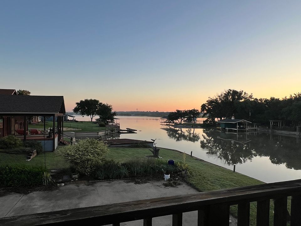 1st image of 552 Harbor Cir