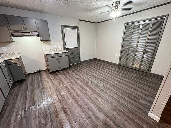 3rd image of 216 Kings Hwy APT A
