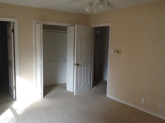 3rd image of 1703 Woodhaven Dr Unit A